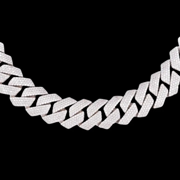 14K Gold 18MM 4-Row Round Moissanite Cuban Chain Close Up View