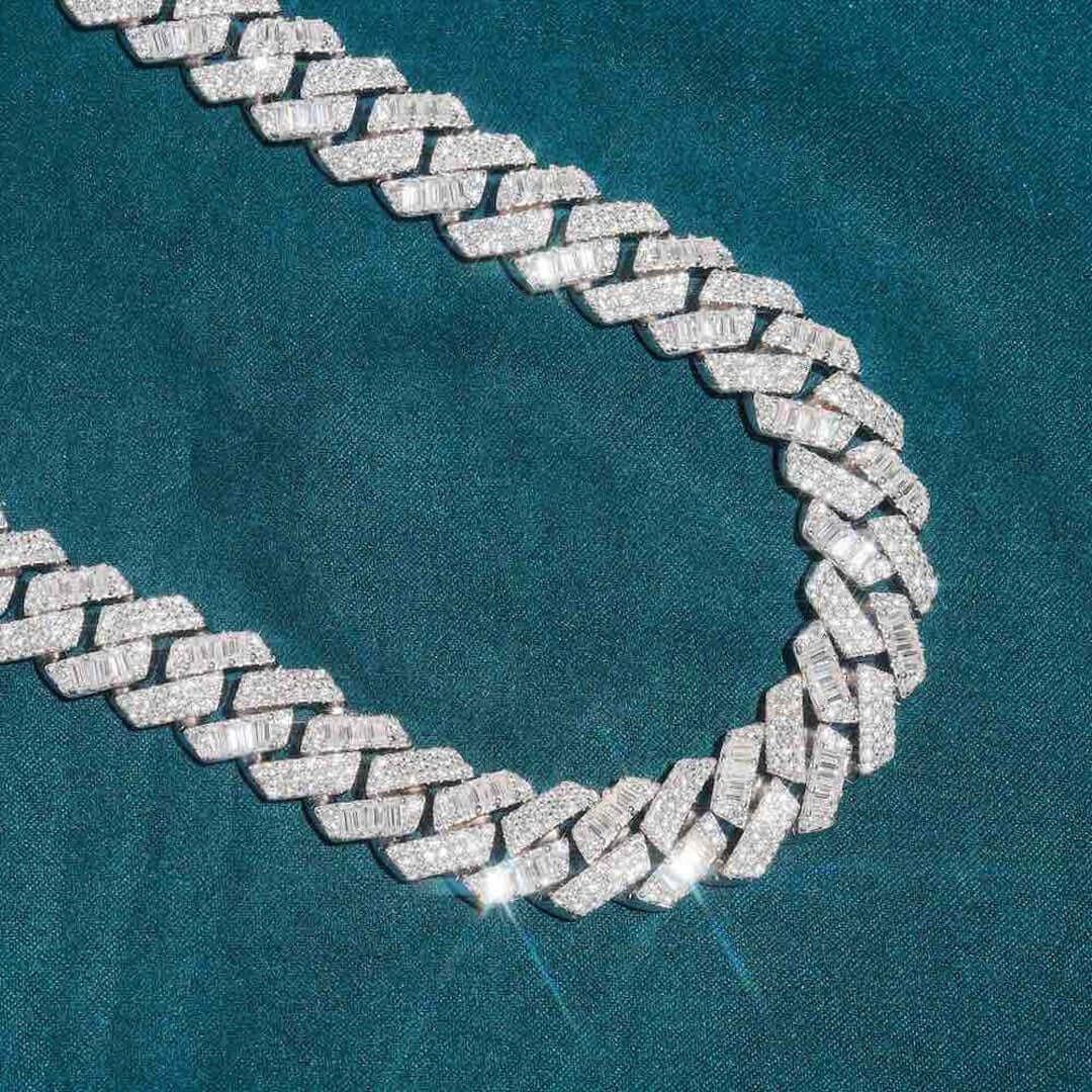 15mm Round Moissanite Cuban Link Chain in 14K White Gold Detailed Diamond View