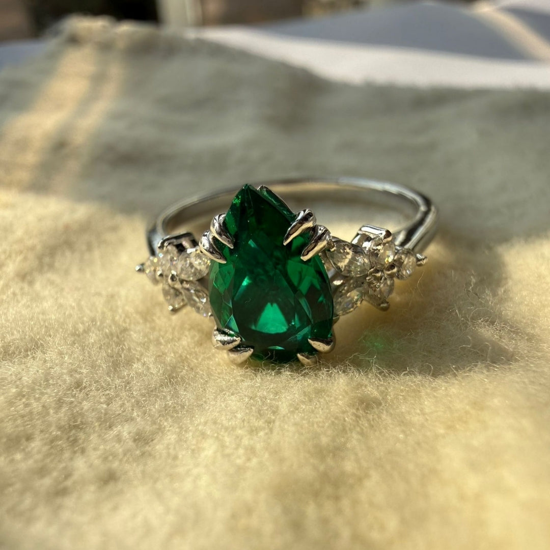 Vintage Style Green AD Diamond Bridal Set For Woman