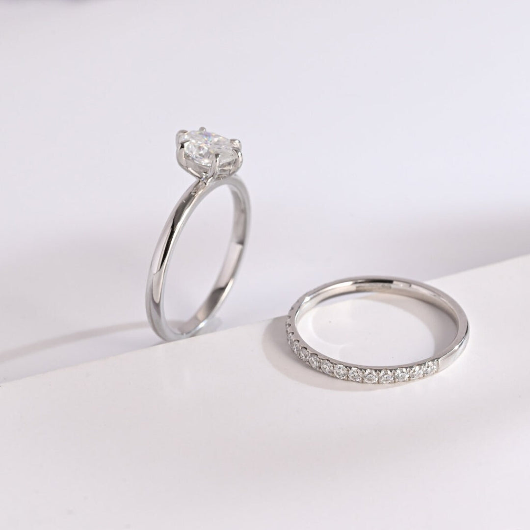 Entracingly Oval Cut Diamond Engagement Ring
