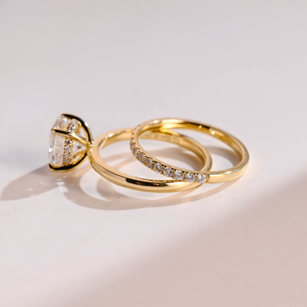 Flashing Oval Cut Diamond Wedding Ring