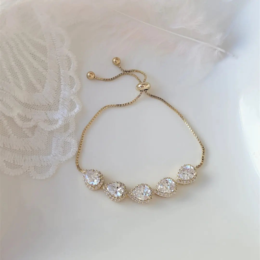 Moissanite 32.00 CT Pear Diamond Celtie Bracelet Jewel Carts