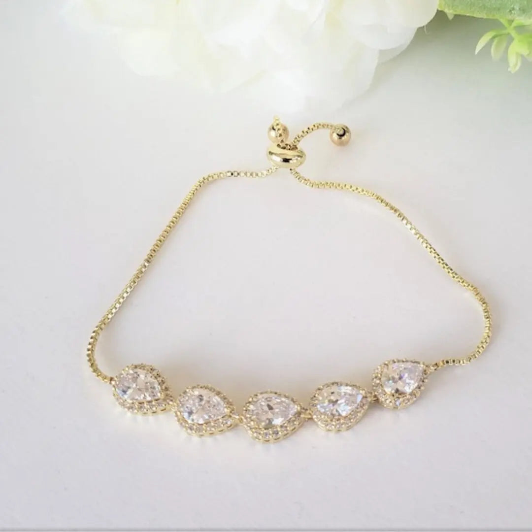 Moissanite 32.00 CT Pear Diamond Celtie Bracelet Jewel Carts