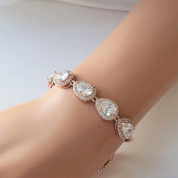 Moissanite 32.00 CT Pear Diamond Celtie Bracelet Jewel Carts