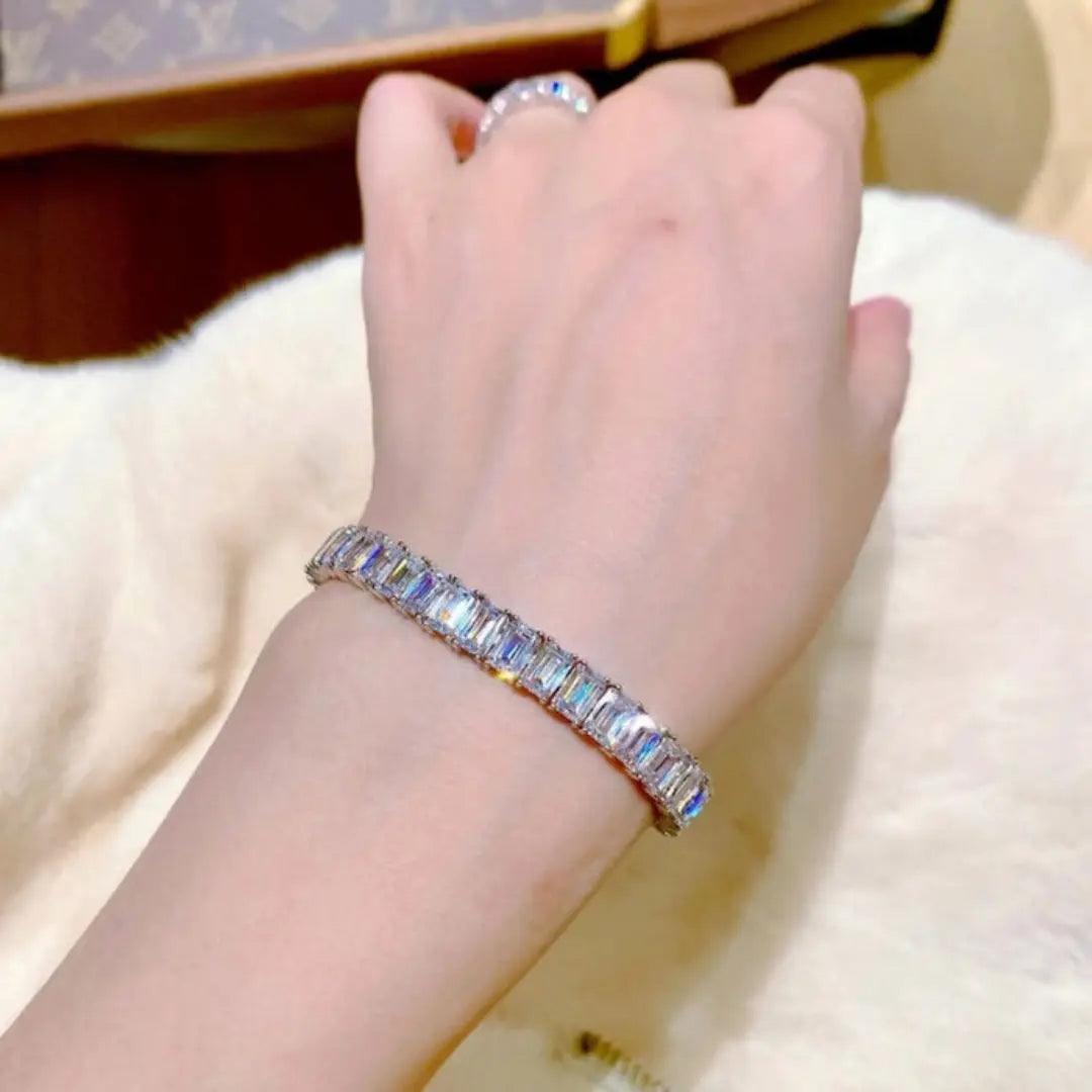 Moissanite 9.45 CT Emerald Diamond Avant Garde Bracelet Jewel Carts