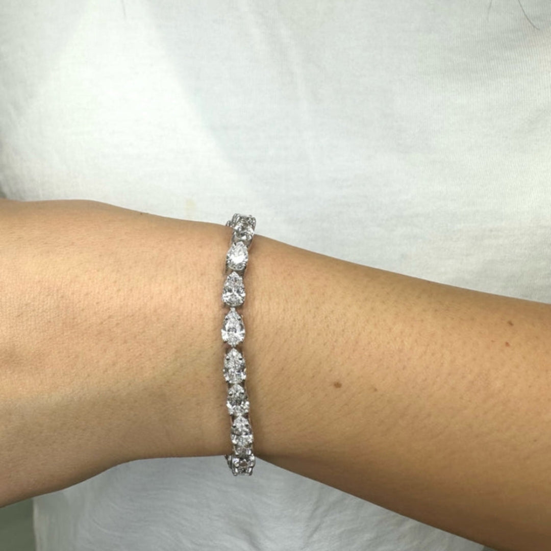 Moissanite 9.65 CT Pear Diamond Art Nouveau Bracelet Jewel Carts