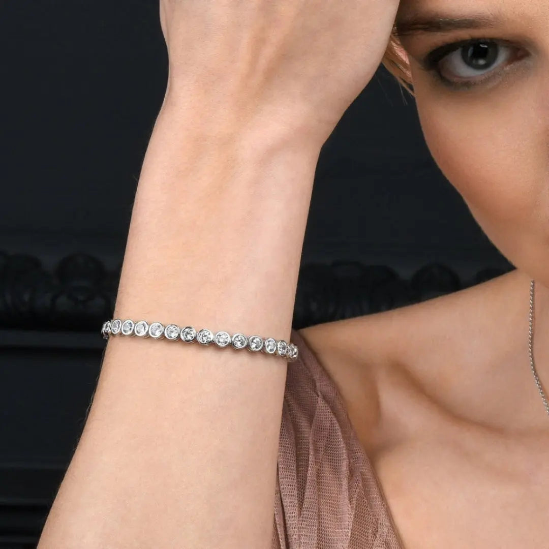 Moissanite 7.35 CT Round Diamond Avant Garde Bracelet Jewel Carts
