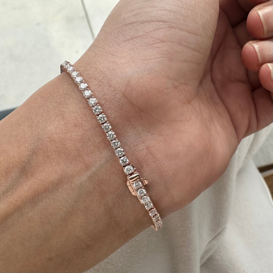 Moissanite 6.10 CT Round Diamond Avant Garde Bracelet Jewel Carts