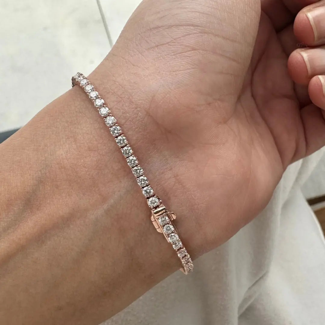 Moissanite 6.10 CT Round Diamond Avant Garde Bracelet Jewel Carts
