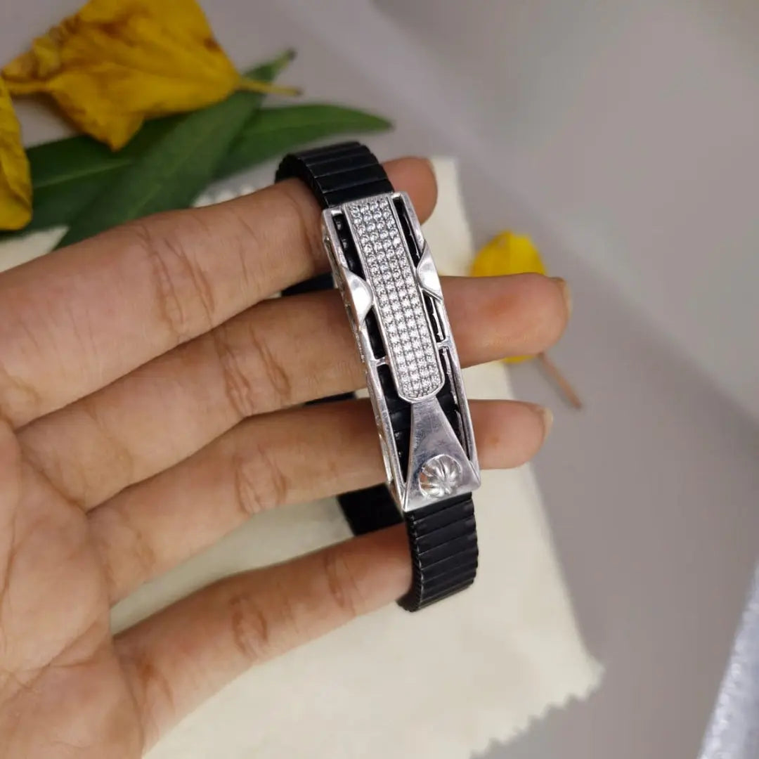 Moissanite Diamond 2.55 CT Men's Moissanite Bracelet with Modern Fashion Jewel Carts