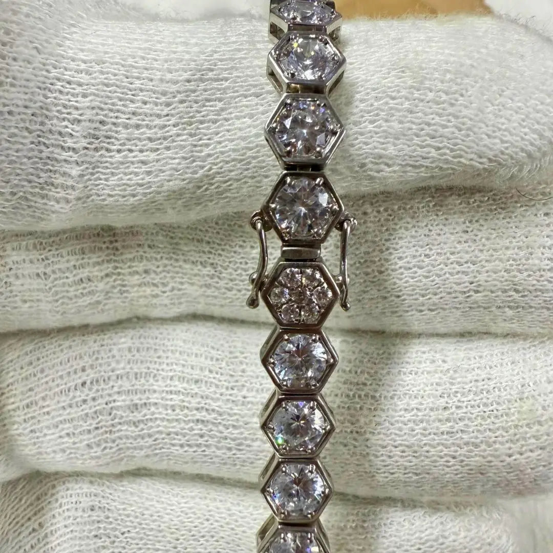 Round Diamond Bracelet in White Gold Jewel Carts