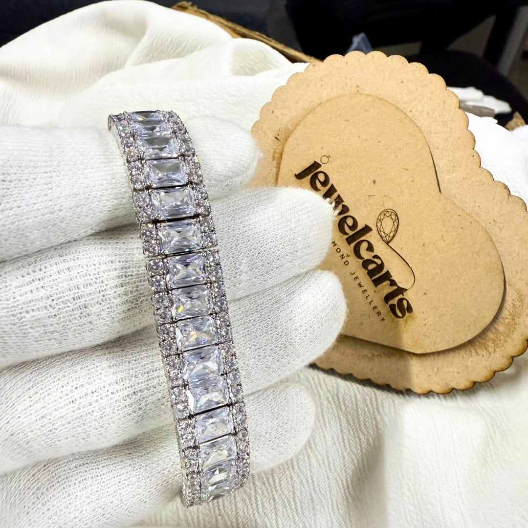 Exquisite Diamond Bracelet with Radiant and Round Cut Stones