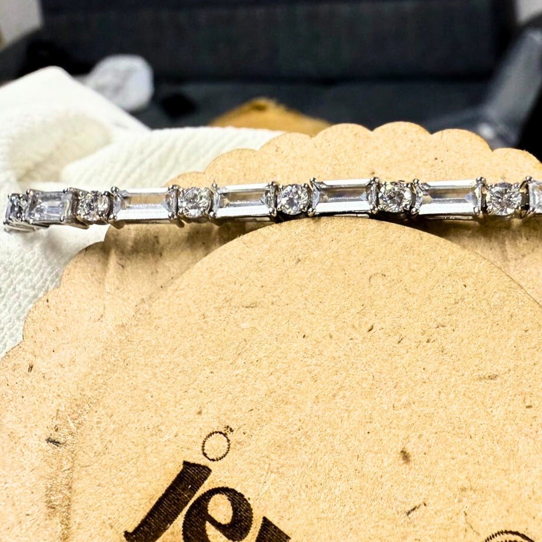 Alternating Baguette and Round Diamond Tennis Bracelet Jewel Carts
