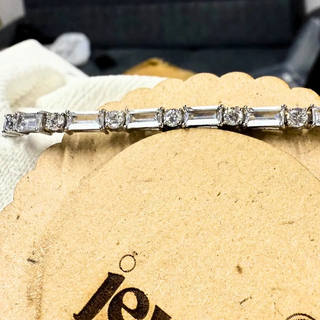 Alternating Baguette and Round Diamond Tennis Bracelet Jewel Carts