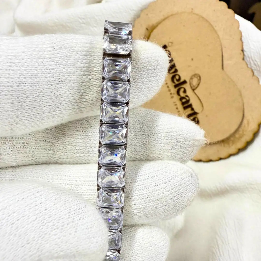 Radiant-Cut Diamond Bracelet for Timeless Luxury Jewel Carts