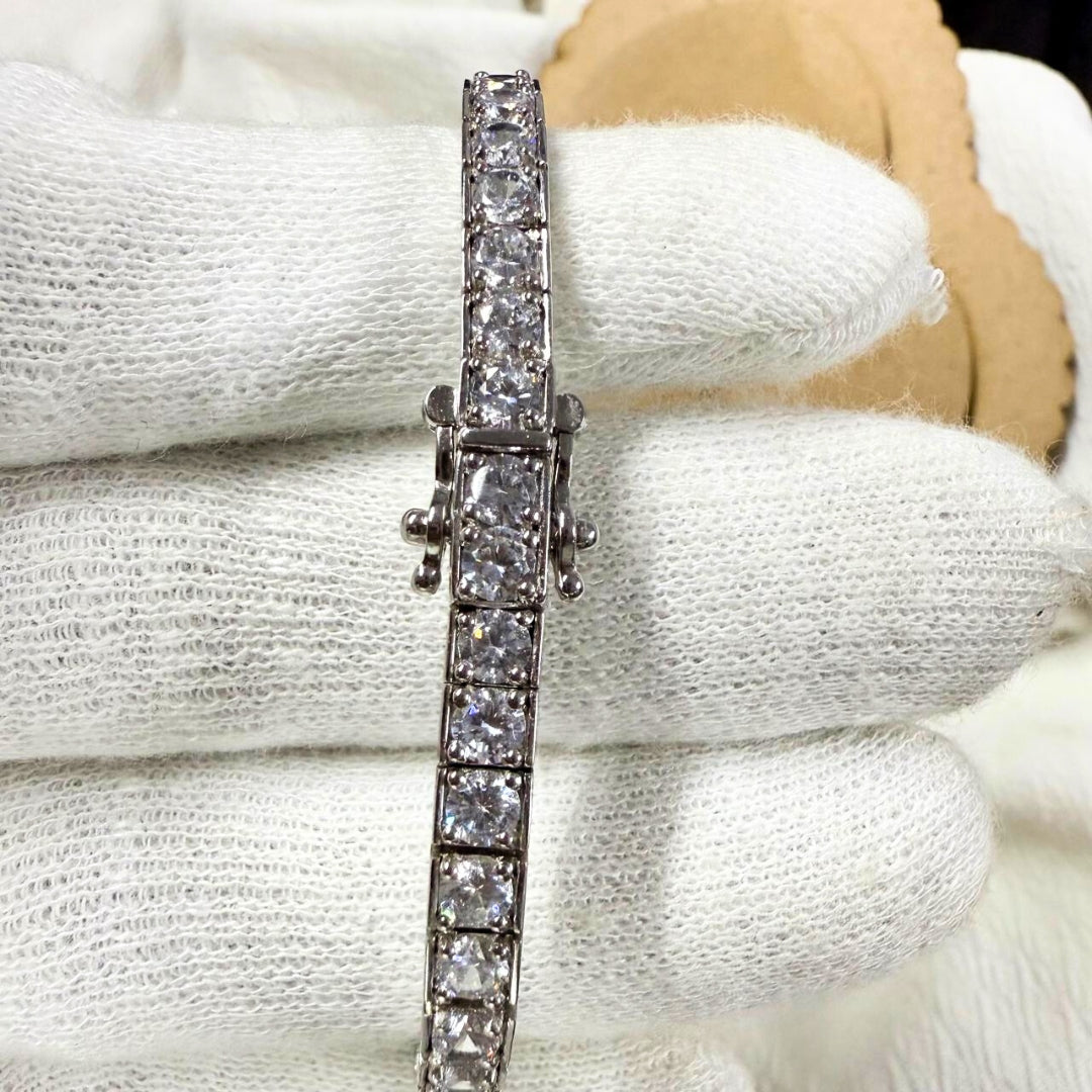 Round Diamond Bracelet for Modern Elegance