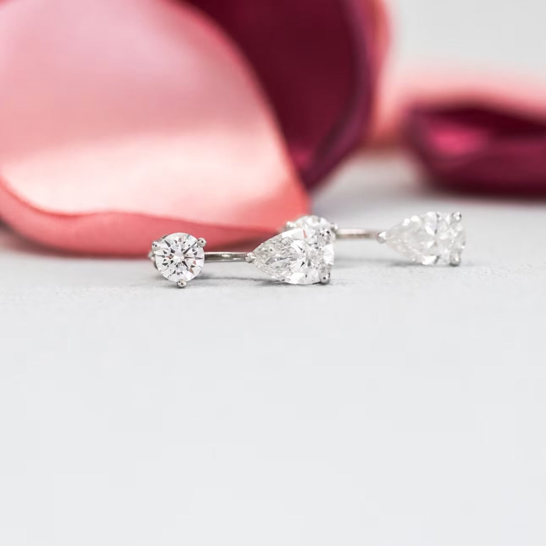 Extraordinary Round Cut Diamond Fashion Earring
