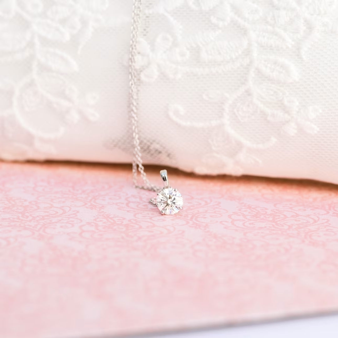 Vulgarly Elegant Round Cut Diamond Necklace Jewel Carts