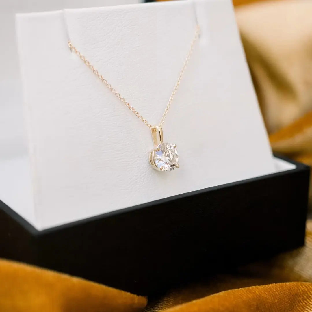 Vulgarly Elegant Round Cut Diamond Necklace Jewel Carts