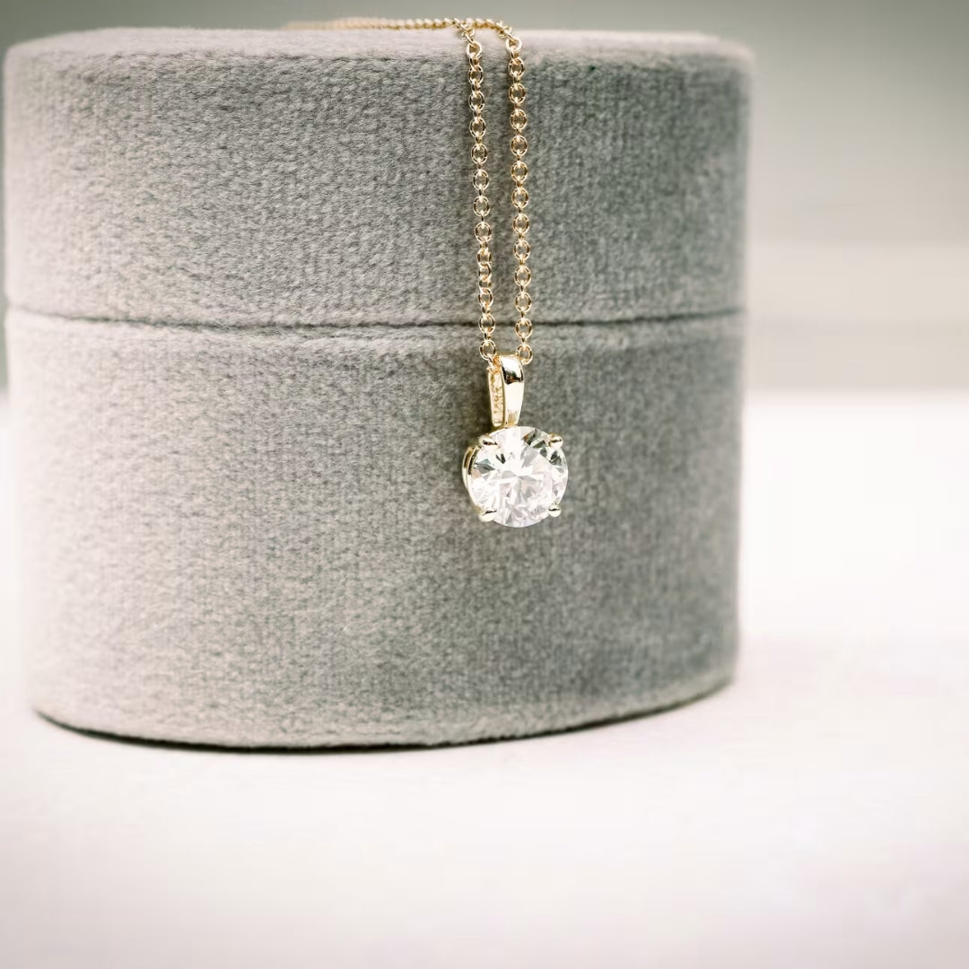 Vulgarly Elegant Round Cut Diamond Necklace Jewel Carts