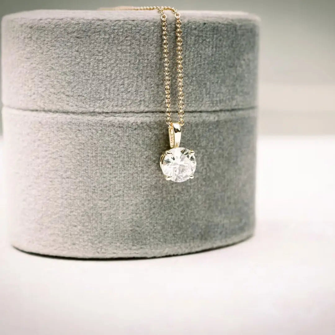 Vulgarly Elegant Round Cut Diamond Necklace Jewel Carts