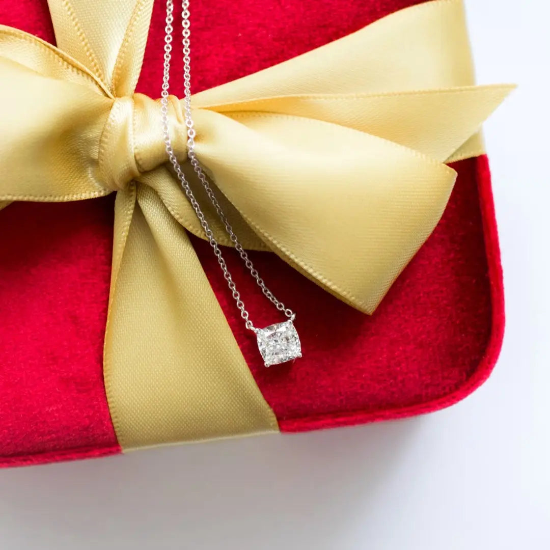 Daintiness Cushion Cut Diamond Necklace Jewel Carts