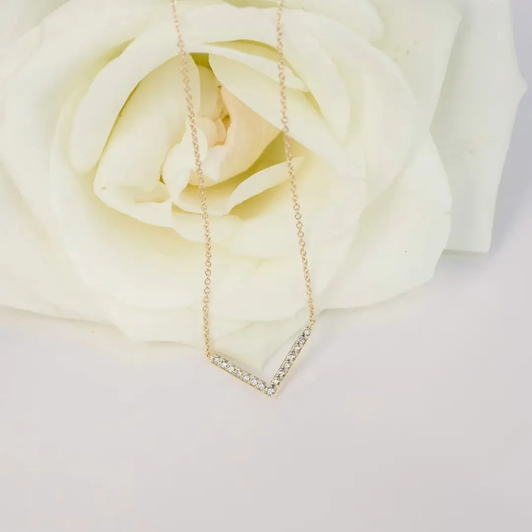 Suave Round Cut Diamond Necklace Jewel Carts