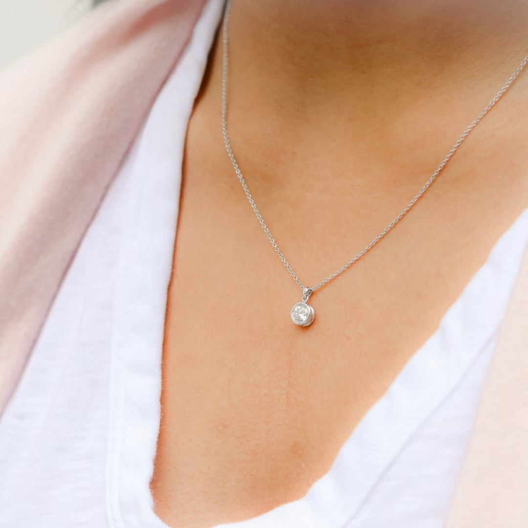 Wink Round Cut Diamond Necklace Jewel Carts
