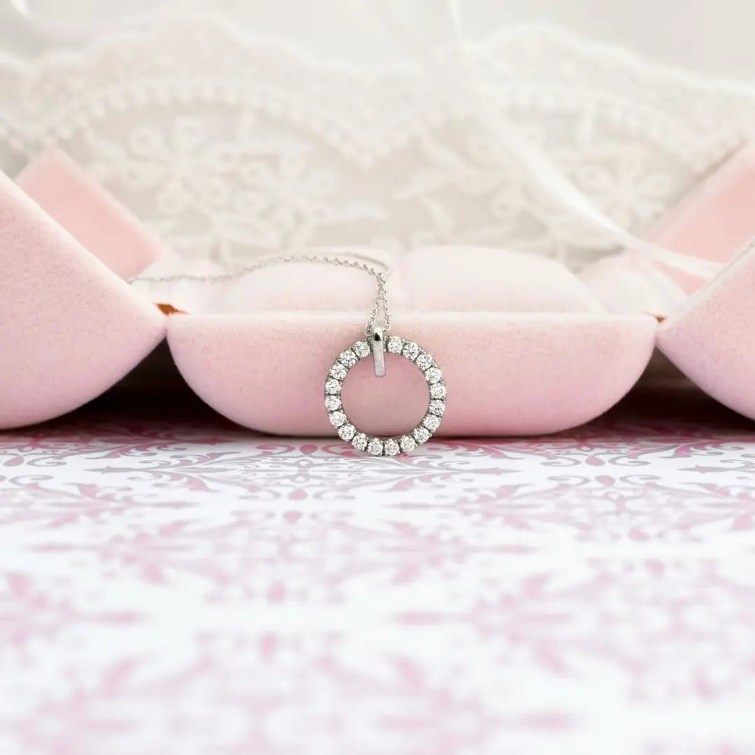 Fantastically Round Cut Diamond Necklace Jewel Carts