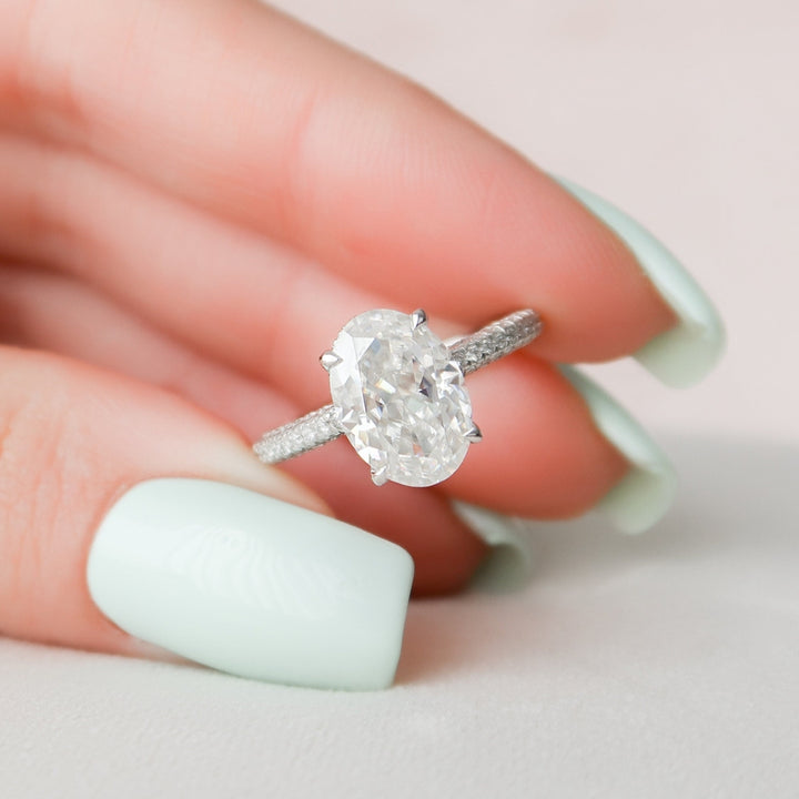 Flawless Flat Oval Moissanite Diamond Engagement Ring For a Perfect Match