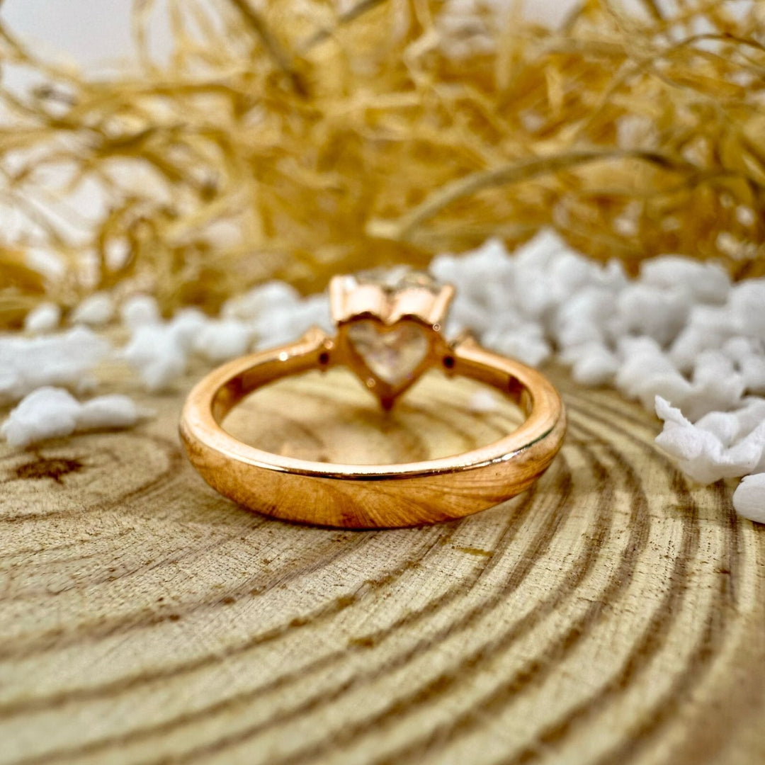 Beautiful 4.10 CT Heart Cut Moissanite Diamond Three Stone Ring for Proposal