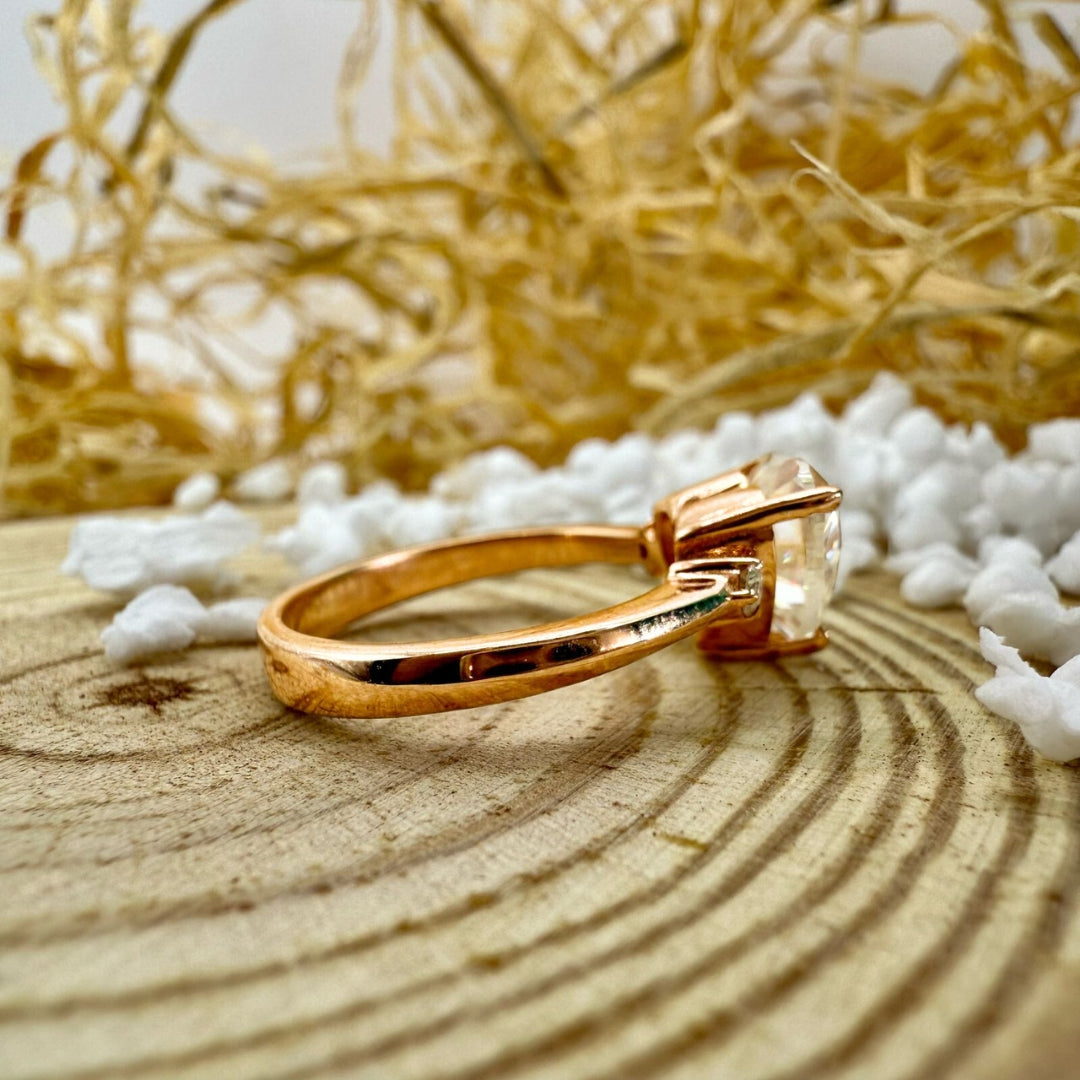 Beautiful 4.10 CT Heart Cut Moissanite Diamond Three Stone Ring for Proposal