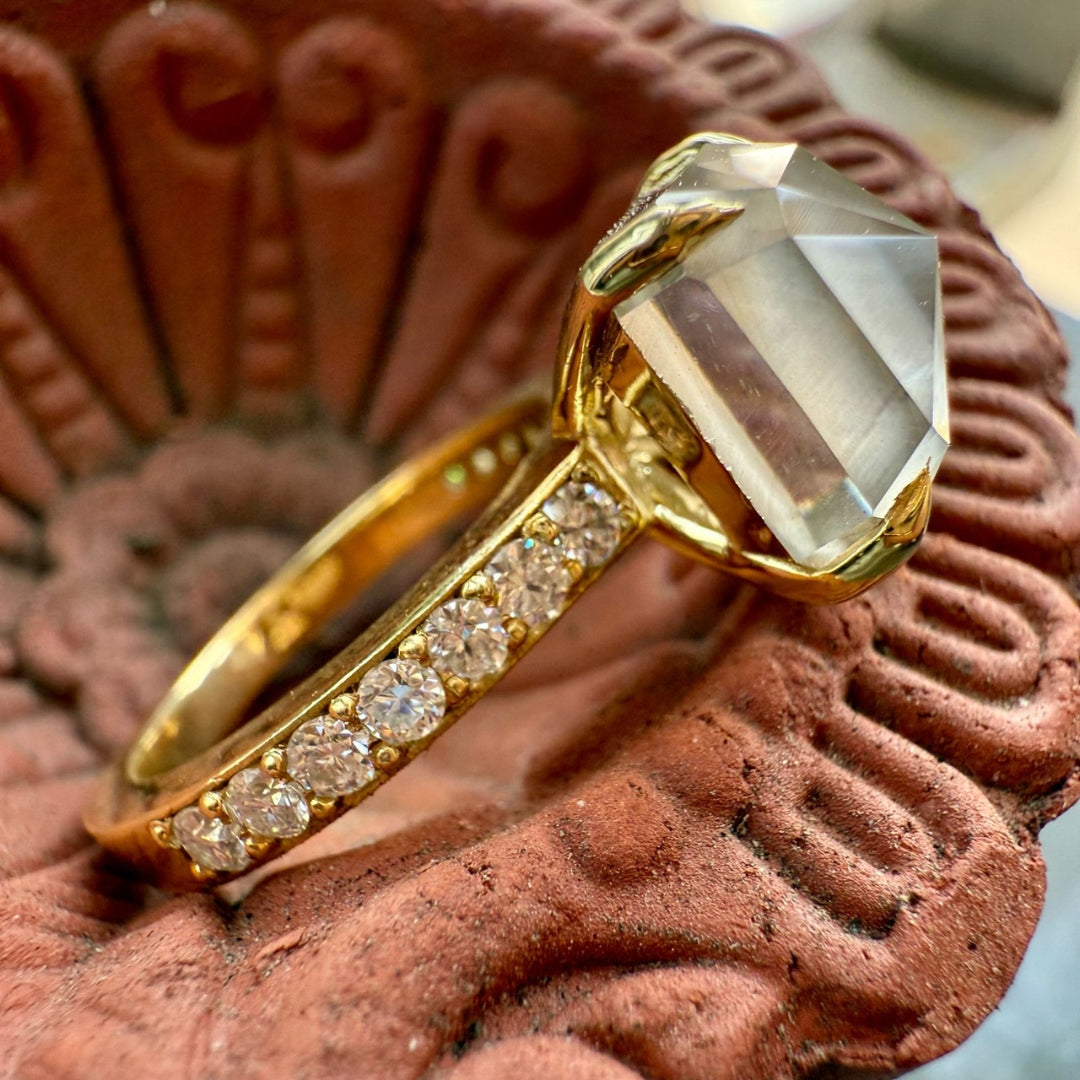 Especial Asscher Cut Side Stone Diamond Handcrafted Ring