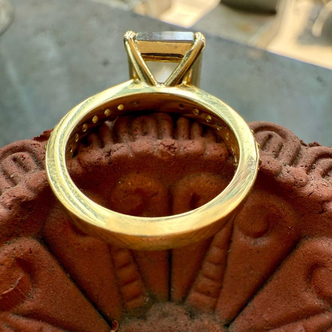 Especial Asscher Cut Side Stone Diamond Handcrafted Ring