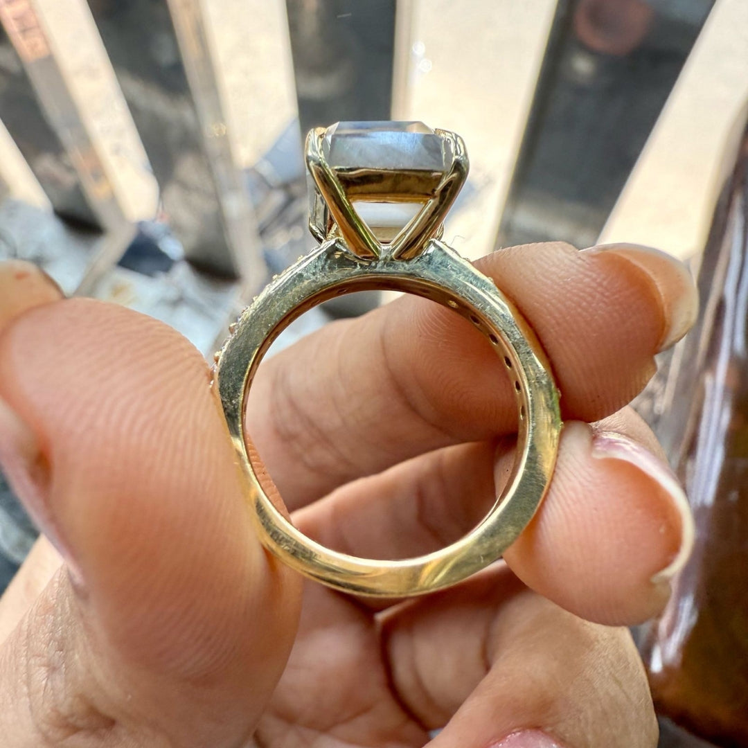 Especial Asscher Cut Side Stone Diamond Handcrafted Ring