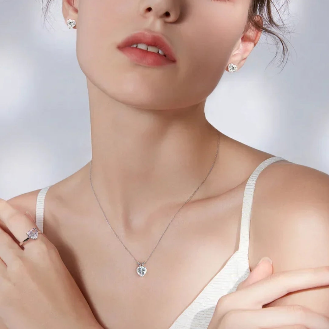 Adorning Your ring: The Comeback of Diamond ring and necklace