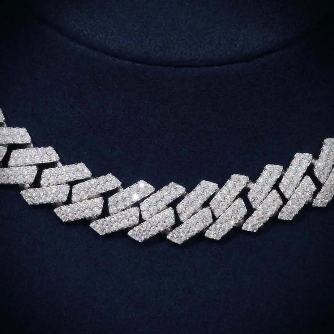 10mm Round Moissanite Cuban Chain in 14K White Gold Detailed Link View