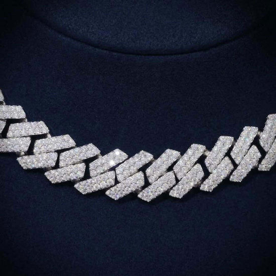 10mm Round Moissanite Cuban Chain in 14K White Gold Detailed Link View