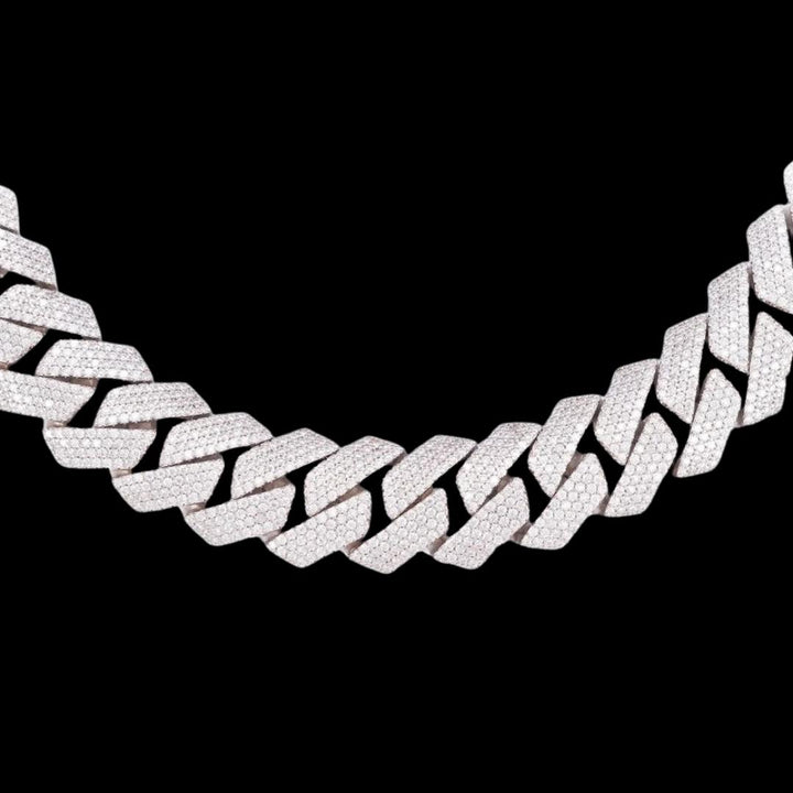 14K Gold 18MM 4-Row Round Moissanite Cuban Chain Close Up View