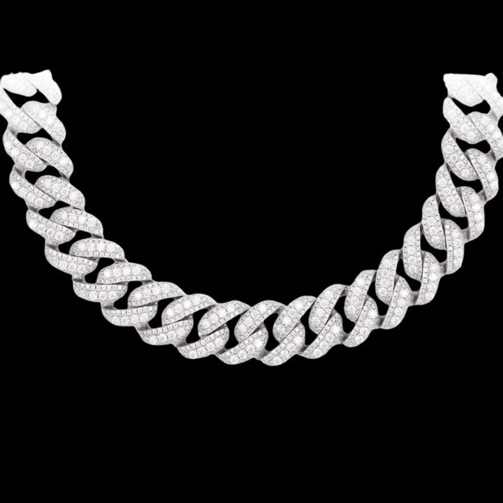 18MM Pointer Diamond Cuban Link Chain 14K Solid Gold Close Up View