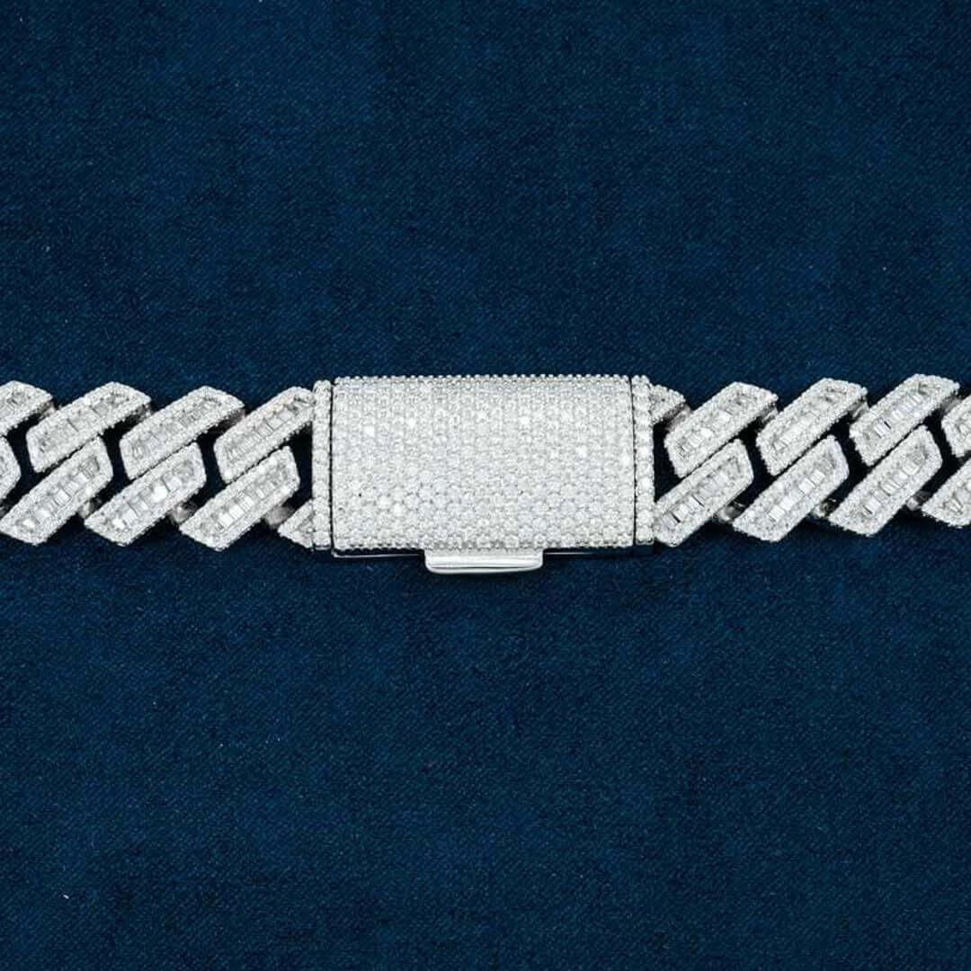 18mm Round Moissanite Cuban Link Chain in 14K Gold Close Up Clasp View