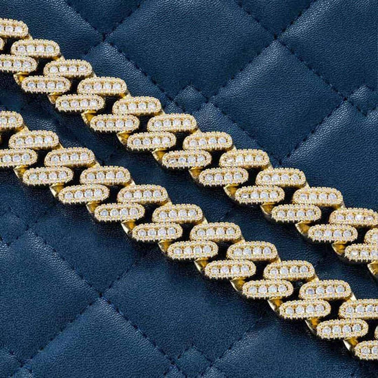 18mm Round Moissanite Cuban Link Chain in 14K Yellow Gold Detailed Link View
