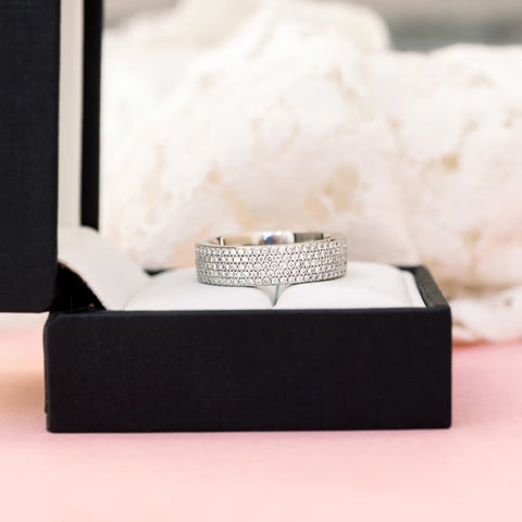 Breathtakingly Round Cut Diamond Wedding Band