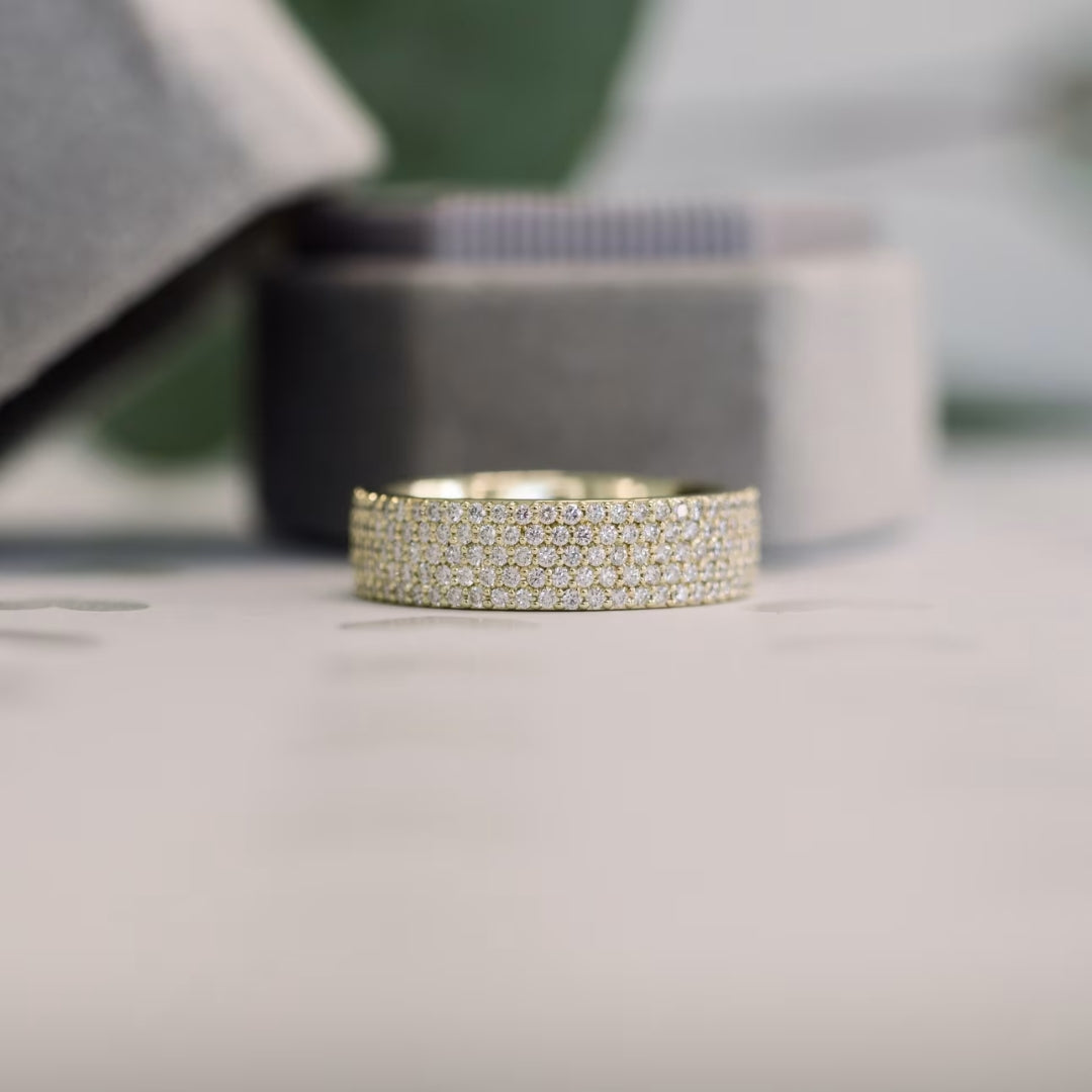 Breathtakingly Round Cut Diamond Wedding Band