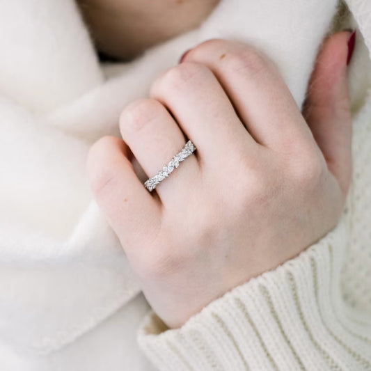 Lovely-looking Marquise & Round Cut Diamond Engagement Band