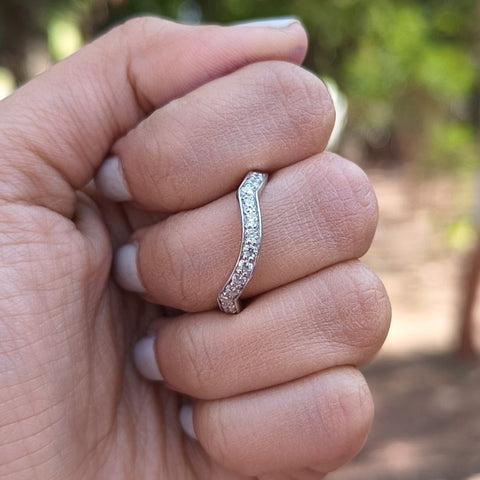 Gratified Round Cut Diamond Wedding Band