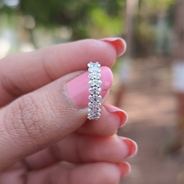 Enchanted Oval Cut Diamond Engagement Band