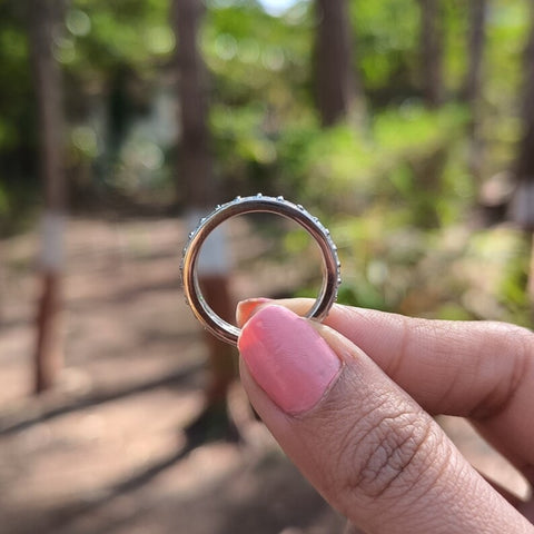 Prettify Round Cut Diamond Engagement Band