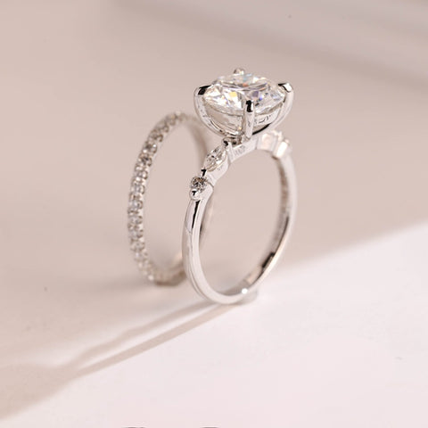 Fabricate Round Cut Diamond Wedding Ring