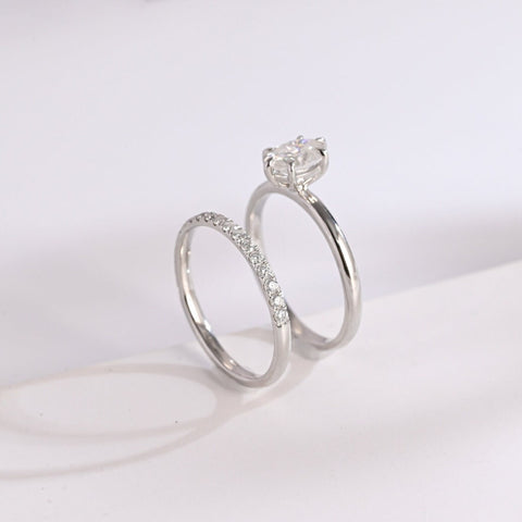 Entracingly Oval Cut Diamond Engagement Ring